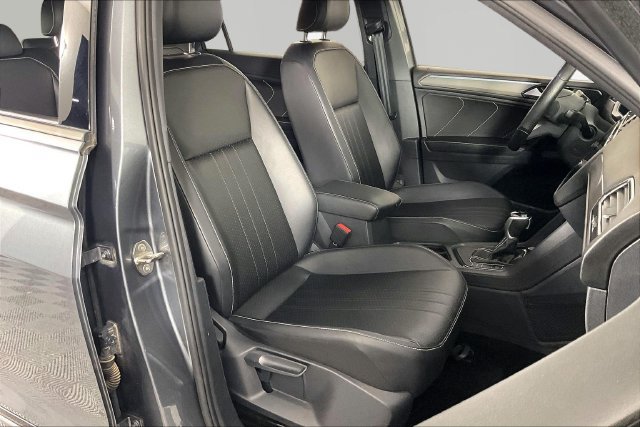 Used 2023 Volkswagen Tiguan SE R-Line FWD image 28