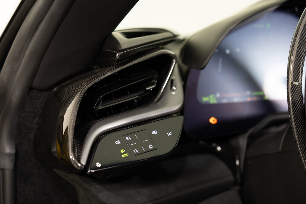 Used 2022 Ferrari SF90 Spider AWD/4WD image 38