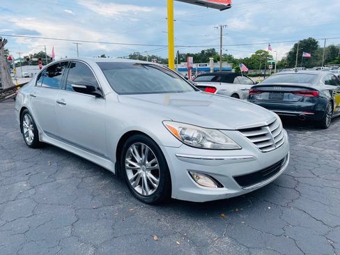 Used 2012 Hyundai Genesis 4.6 RWD image 3
