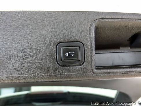 Used 2024 GMC Terrain SLT FWD image 21