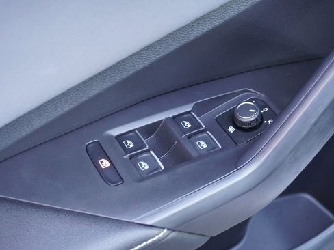 Used 2025 Volkswagen Jetta SE image 12