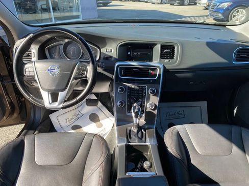 Used 2015 Volvo V60 T5 Cross Country image 15