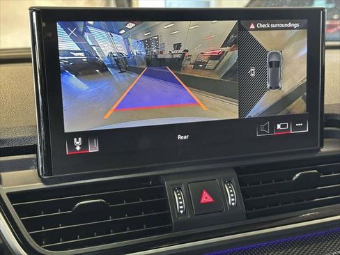 Used 2025 Audi SQ5 Premium Plus w/ Premium Plus Package image 28