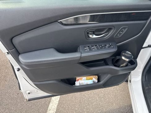 Used 2023 Honda Pilot Elite image 7