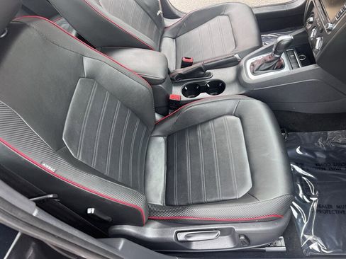 Used 2014 Volkswagen Jetta GLI FWD image 13