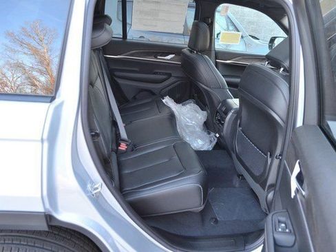 New 2025 Jeep Grand Cherokee Limited image 35