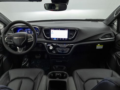 New 2026 Chrysler Pacifica Select FWD image 2