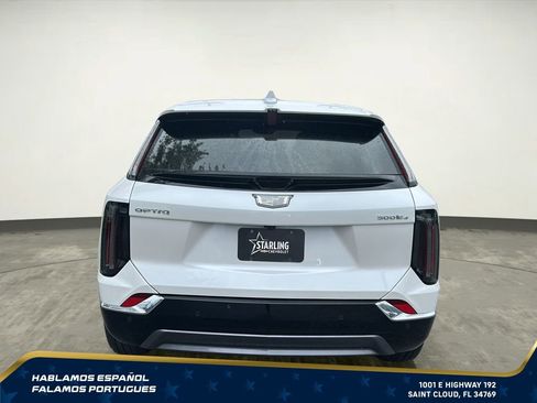 Used 2025 Cadillac Optiq Luxury 2 w/ LPO, Floor Liner Package AWD/4WD image 5