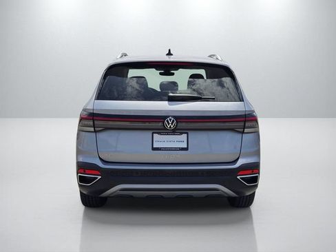 Used 2025 Volkswagen Taos SE FWD image 5
