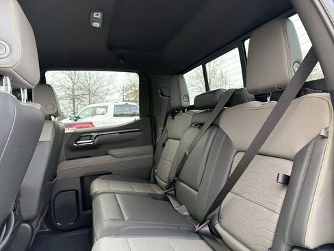 Used 2022 Chevrolet Silverado 1500 ZR2 w/ Technology Package image 30