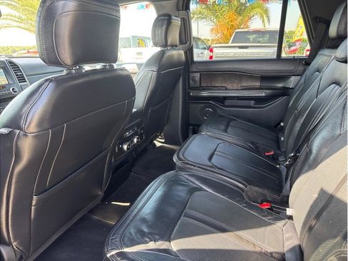 Used 2018 Ford Expedition Limited w/ Equipment Group 301A AWD/4WD image 12