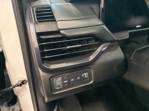 Used 2025 GMC Acadia AT4 image 22