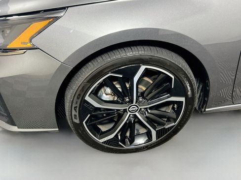 Used 2025 Nissan Altima 2.5 SR FWD image 13