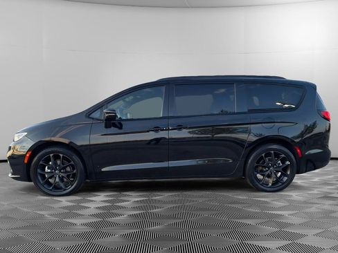 Used 2025 Chrysler Pacifica Limited FWD image 2