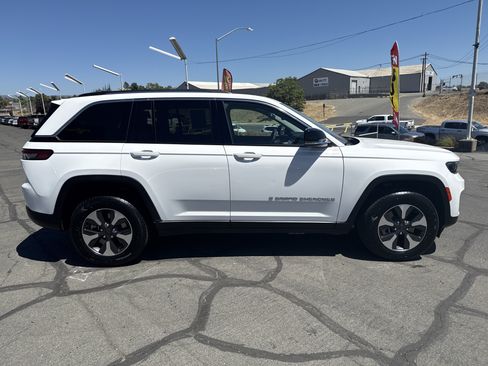 Used 2024 Jeep Grand Cherokee Limited 4xe AWD/4WD image 6