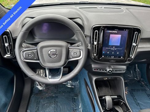 Used 2023 Volvo XC40 Recharge Ultimate image 14