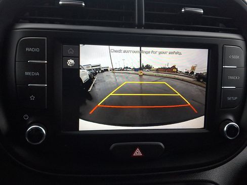 Used 2024 Kia Soul LX w/ Option Group 015 FWD image 17