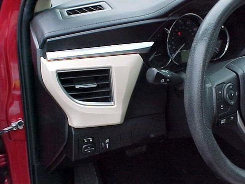 Used 2015 Toyota Corolla LE image 19