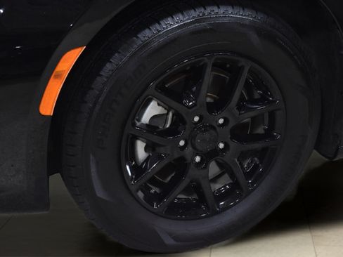 Certified 2024 Chrysler Pacifica Touring-L FWD image 39