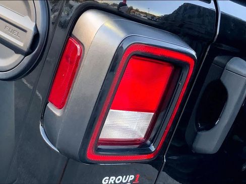 Used 2018 Jeep Wrangler Unlimited Rubicon AWD/4WD image 25