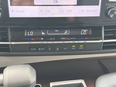 Used 2024 Toyota Sienna LE FWD image 18