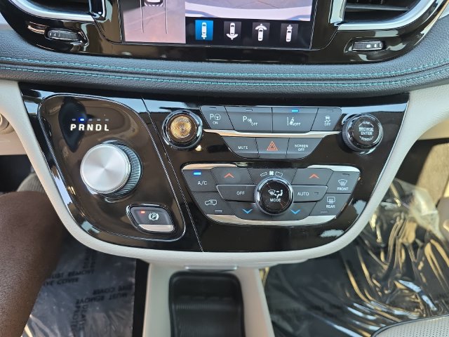 Used 2020 Chrysler Pacifica Limited w/ Advanced Safetytec Group FWD image 19