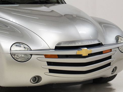 Used 2004 Chevrolet SSR w/ Preferred Equipment Group image 10