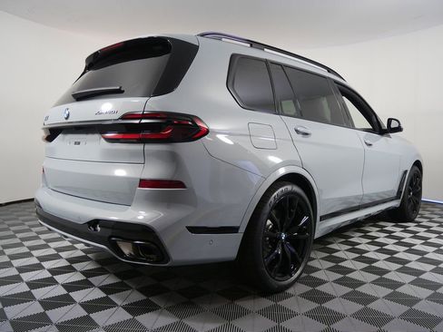 Used 2026 BMW X7 xDrive40i w/ M Sport Package image 3