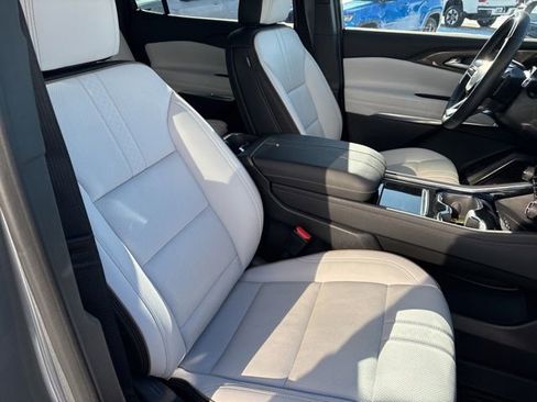 Certified 2025 Chevrolet Traverse High Country image 24