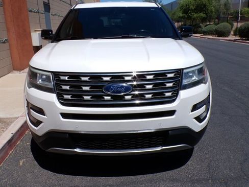 Used 2017 Ford Explorer XLT w/ Equipment Group 202A FWD image 2