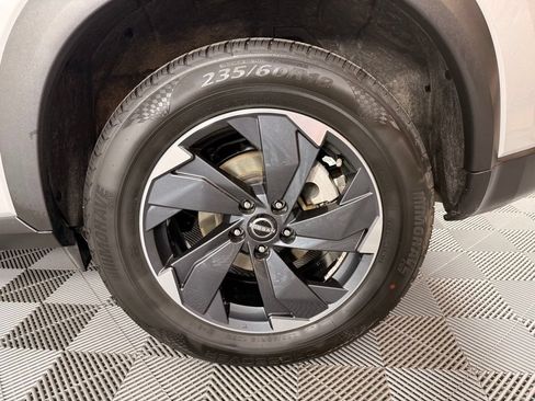 Used 2025 Nissan Rogue SV AWD/4WD image 15