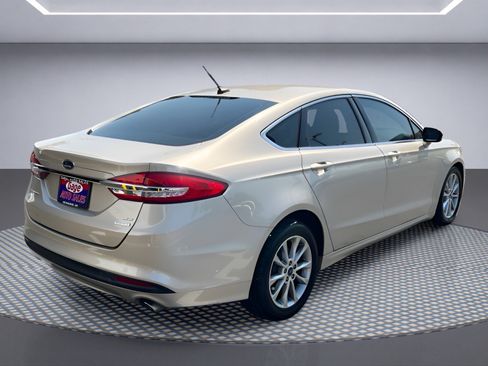 Used 2017 Ford Fusion SE FWD image 8
