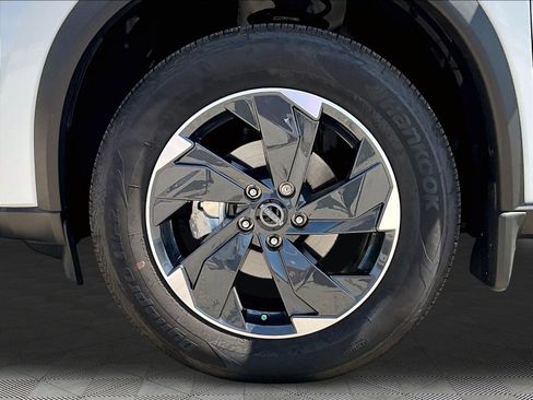 Certified 2026 Nissan Rogue SV AWD/4WD image 33