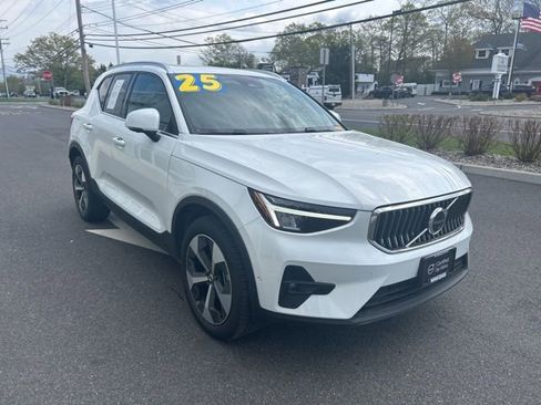 Certified 2025 Volvo XC40 B5 Plus image 6