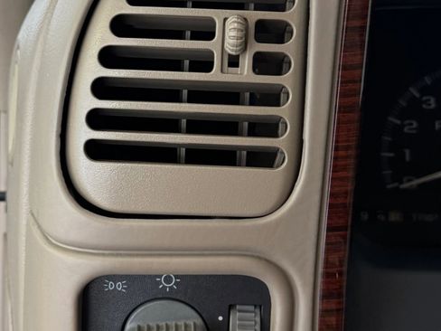Used 2000 Cadillac Escalade 4WD image 16