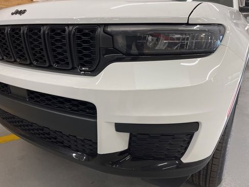 New 2025 Jeep Grand Cherokee L Altitude image 11