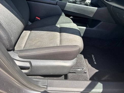 Used 2024 Nissan Rogue SV FWD image 11