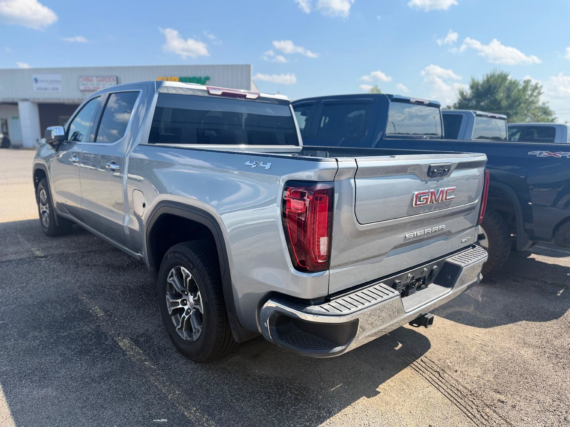 Used 2026 GMC Sierra 1500 SLT AWD/4WD image 4