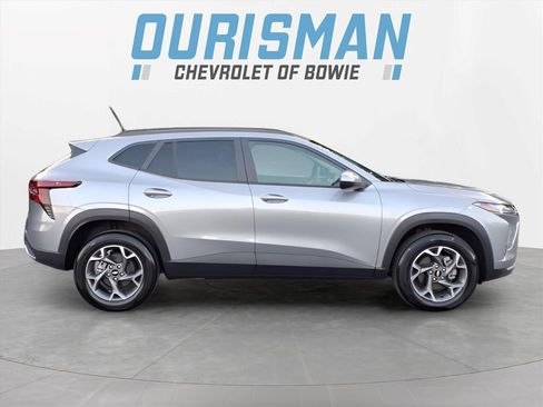 Certified 2024 Chevrolet Trax LT w/ Driver Confidence Package FWD image 2