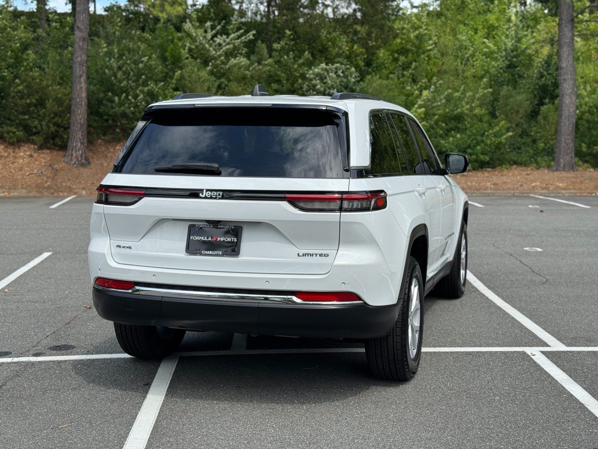 Used 2022 Jeep Grand Cherokee Limited AWD/4WD image 11