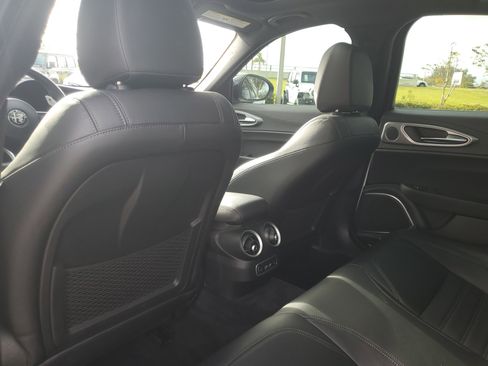 Used 2022 Alfa Romeo Giulia Veloce image 18