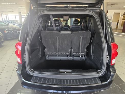 Used 2017 Dodge Grand Caravan SXT w/ Driver Convenience Group FWD image 30