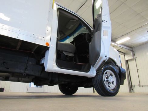 Used 2015 Chevrolet Express 3500 image 22