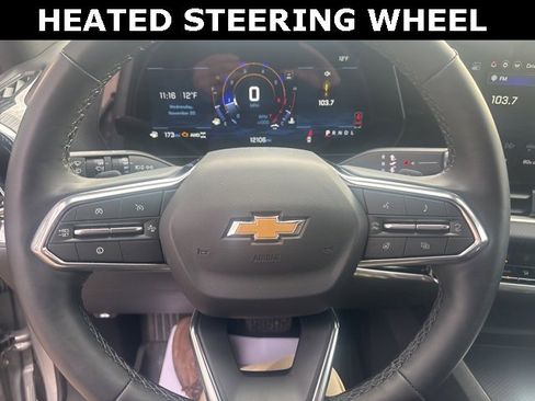 Used 2025 Chevrolet Equinox LT w/ Safety and Technology Package image 12