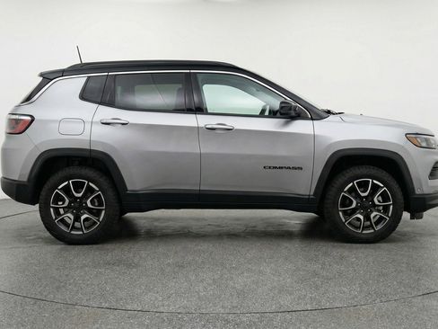 Used 2025 Jeep Compass Trailhawk AWD/4WD image 11