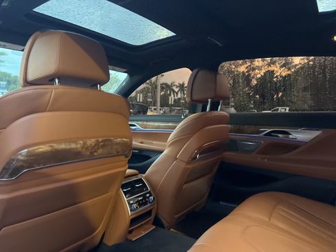 Used 2018 BMW 750i image 43