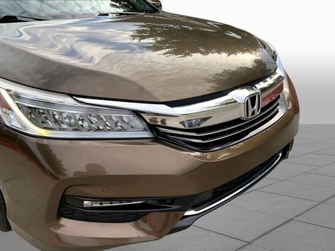 Used 2017 Honda Accord Touring image 32