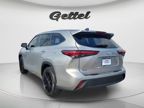 Used 2023 Toyota Highlander LE FWD image 7