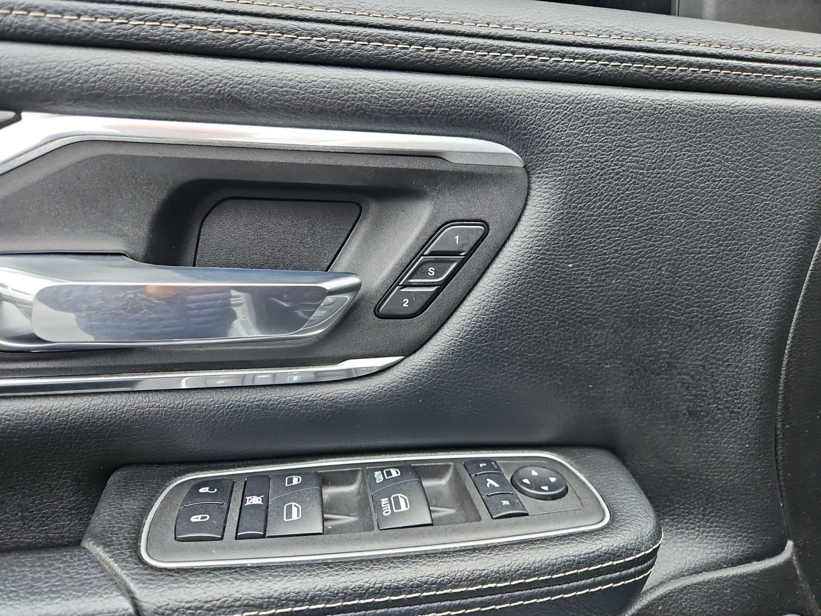 Used 2022 RAM 1500 Laramie AWD/4WD image 18