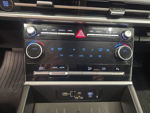 Used 2025 Hyundai Santa Fe SEL FWD image 24